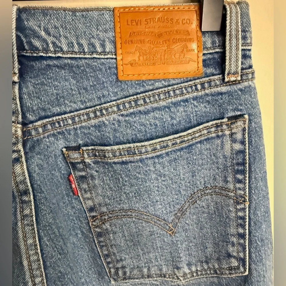 Levi's Red Tab Wedgie Straight Light Blue Distressed Cropped Jeans